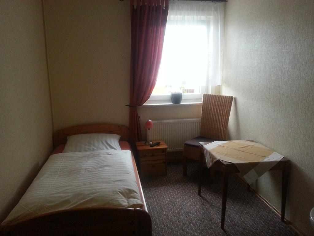 Small Single Room,379116295:JPEG